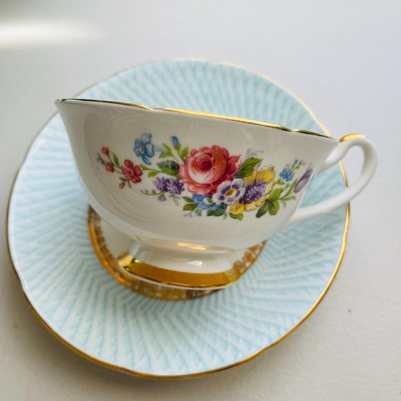 Royal Grafton Bone China Victorian Wild Flowers Center Footed Tea Cup & Saucer